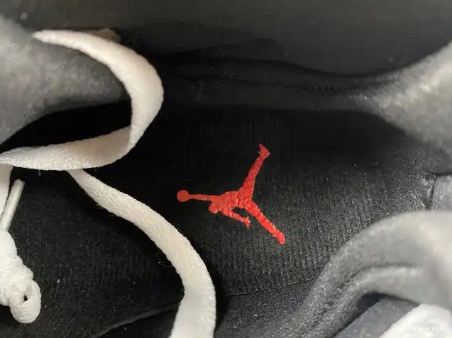 HYPE Bugs Bunny Retro (2013) 305381-103 8 Air Jordan 0422